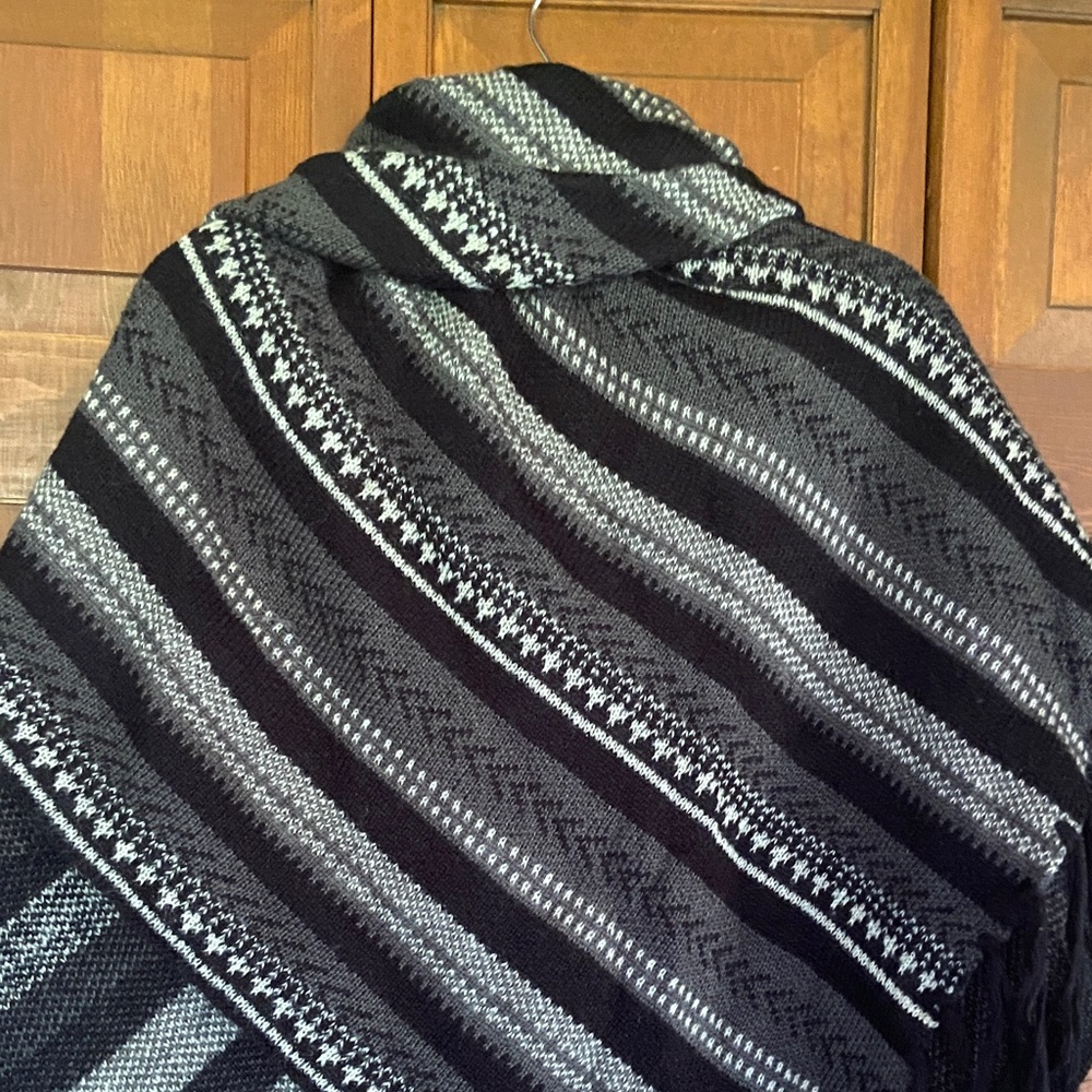 Women's Cold Weather Button Up Knit Poncho with Fringe - Picture 5 of 8